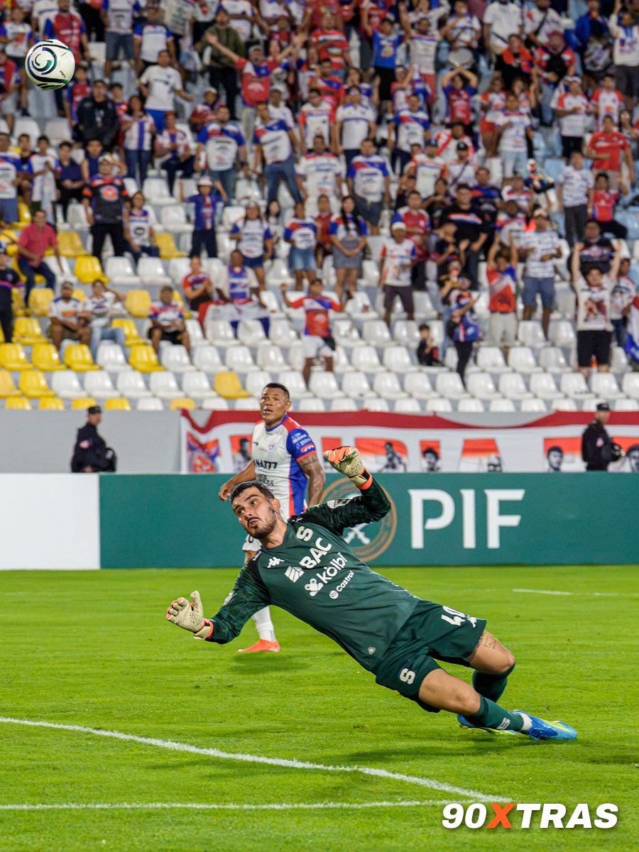 Firpo vs Saprissa, photo 25 of 44