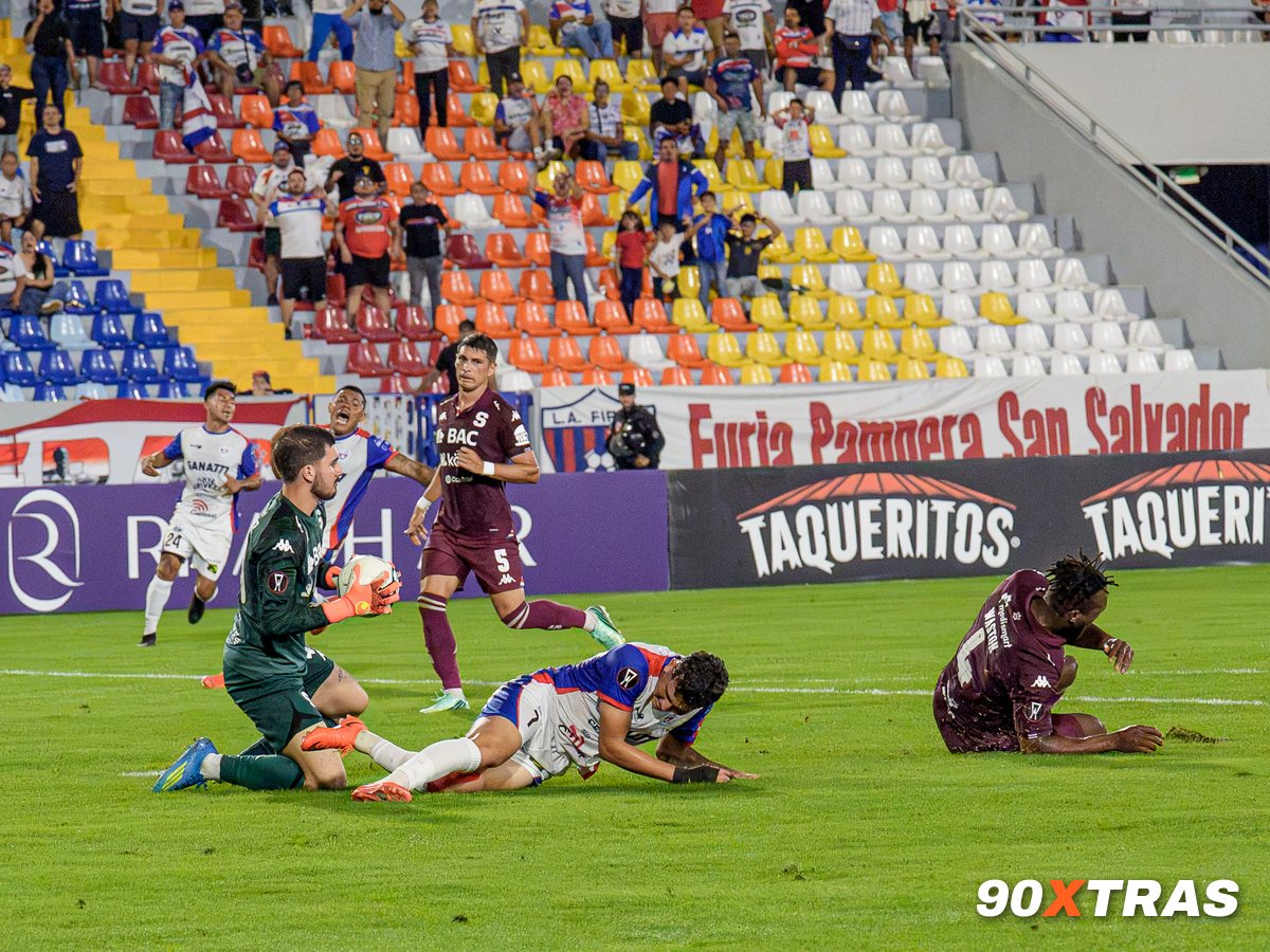 Firpo vs Saprissa, photo 33 of 44